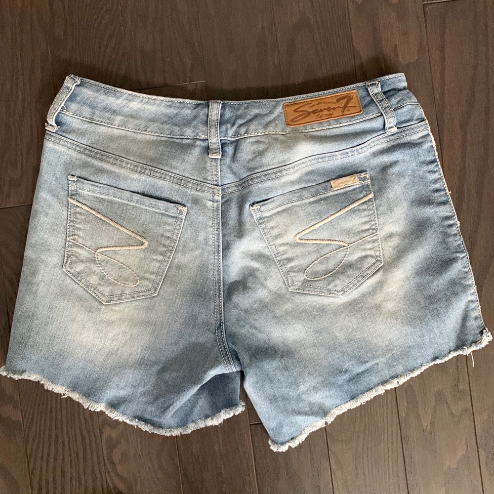 Seven7 Jean Short With White Crochet Detail - Picture 2 of 4